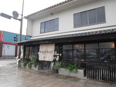 来たかったお店、mugi mugi cafeです。
平日だったためか待たずにすぐ席に座れましたが、ランチタイムはほぼ満席状態です。