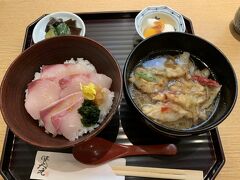 京都駅に到着し、お昼は”はしたて”さんで。

３年連続京都に来て、３年連続はしたてさん、ホント間違いなく美味しい！

こちらはランチセットのぶり丼とかき揚げにゅうめん。