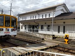 「豊郷駅」11:55出発。風が強く時々雨らしきものがちらちら。