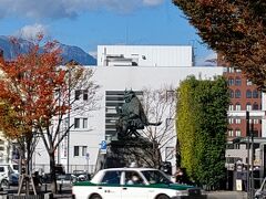 9:28　甲府駅到着
信玄さんに陽が当たっとらん