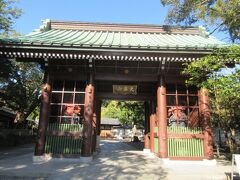 銭洗弁天を出て、15分ほどでしょうか、民家の中も歩きながら、鎌倉大仏殿高徳院にやってきました。