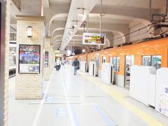 　阪急で三宮に向かおうと思ったのですが、阪急と比べて阪神使う事が少なかったので、たまには阪神電車に乗ります。ジャイアンツファンなんだけど阪神電車乗っていいのかなあと思いつつ、たまには阪神電車乗ってやる、気分で乗ります。（←なぜか上から目線　笑）