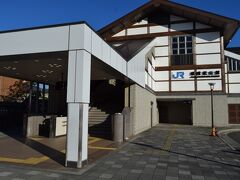 Google Mapに沿って小道を右に曲がってしばらく行くとJR嵯峨嵐山駅です。