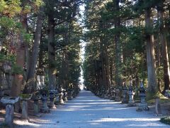 次はもみじ回廊の場所を車窓で眺めながら通過、北口本宮富士浅間神社です、初めて来ました。駐車場もたくさんありました。
