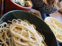 平の家
https://kusatsu-hiranoya1126.com/#

湯畑を見ながらお食事ができるのがいいね。

舞茸天丼セット（ミニそば）1,650円