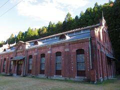 08：20　「旧丸山変電所」は国の重要文化財。