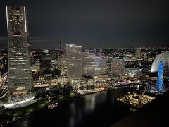 横浜・馬車道『Oakwood Suites Yokohama』

『オークウッドスイーツ横浜』からの眺望の写真。

みなとみらいにあるランドマークのほとんどを見渡すことができます。
こちらのホテルは素晴らしい眺めです☆☆☆

『ヨコハマ グランド インターコンチネンタル ホテル 横浜』、
『横浜ベイホテル東急』、複合施設『クイーンズスクエア横浜』、
『横浜ランドマークタワー』、遊園地『よこはまコスモワールド』の
大観覧車「コスモクロック21」が見えます。