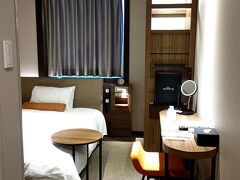 前泊ホテルはJALシティ羽田東京。
前回はアップグレードバウチャーを利用してリニューアルルームに泊まりましたが、今回は一番安かったので初めからリニューアルルーム。