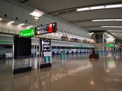 那覇空港国際線ターミナルへ。
こちらはコロナの影響で国際線停止中。