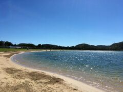 とにかく暑い日だったので、海にでも行こうということで、近くの阿川ほうせんぐり海浜公園ビーチへ。
