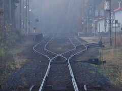 朝靄の美馬牛駅。