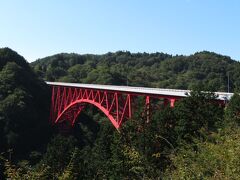 2021.10.10　三井野原
道の駅にやってきた。橋のアーチがきれいに見えるポイントから１枚。