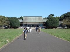 東京たてもの園入口です。

事前予約が必要ですが、当日も空きがあれば予約が取れます。
日付指定で時間の指定はありません。
