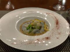 夕食は水明館のフレンチレストランでコース料理

「北海道産　水蛸の炙り　カルパッチョ仕立て」