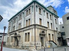 そしてやって来たのは立派な建物の敦賀市立博物館。

1927年に竣工した旧大和田銀行本店の建物で、
国の重要文化財に指定されています。