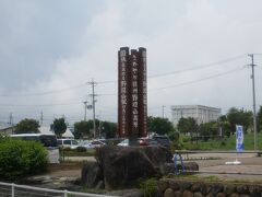 途中、ＪＲで最も標高が高い地点を通りました。ここより高いのは、トロリーバスやロープウェイの駅だけなので、普通の鉄道では最も高い場所なのだそうです。といっても、車窓は普通の林や森ばかりなので、高いところにいる気がしないけれど…