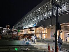 11月12日(Fri)
富山駅

いつもの京都行くのとなんら変わらない所要時間で5:40富山到着。だいたい6時間ってところ。見事にぴったりに着くからこれまたびっくりしちゃう（笑）
この時期はまだ暗い～