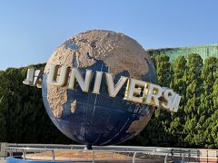 さて、約２０年ぶりのＵＳＪです。開業当時は神戸に住んでいて、その年に数度行って以来です。４月の月曜日は「魔の月曜日」と呼ばれていて、例年は運動会などの代休で学生が殺到するそうですが、このご時世、ガラガラの状況でした。