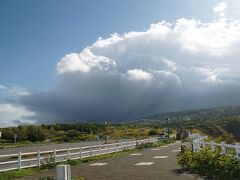 ●野塚展望台から＠道道108号線沿い

利尻山の方は相変わらず。
強い風で、雲を流してくれないのかなぁ…。