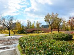 富岩運河環水公園
http://www.kansui-park.jp/

環水公園はすごい広いんだね。