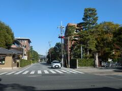　今出川駅を出て少し行くと、同志社大学今出川キャンパスの正門。