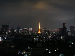 部屋へ戻り、バルコニーへ。

東京タワーがめちゃくちゃ綺麗！！！。
やっぱり、大好き東京タワー♪。