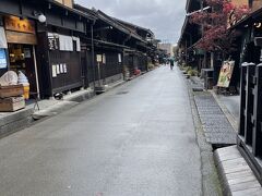 そして、高山は雨でした(^^;)

時間は、ちょうどお昼時なので、本格的にお腹空いてきました。
下調べして地図にも印を付けてきたので、準備は万端！？？？

