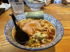 小雨が降っていて寒いので、どうしてもラーメンが食べたくなり、下調べなしで入った橋の近くにあった「鍛冶橋そば」

ん～～～～～～～～？
びみょ～～～～～～～(*´Д｀)