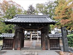 松本神社を参拝します。