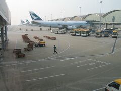 香港国際空港に着きました。