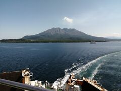 急旋回して鹿児島新港に入港します。
それにしてもいい眺め。これでもう遊覧船乗らなくていいかな。