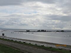 日本の渚百選　秋田のウユニ湖とも呼ばれる鵜ノ崎海岸

多分カメラの腕とタイミングが悪かったのだろう…　ザンネンなショット