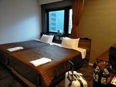 福岡赤坂駅から3～4分のホテル
何故かツインが安かった
福岡のホテルは宿泊税を払うようになったのかしら？

一泊　￥2,730 プラス 税 \200
