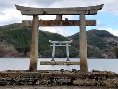 和多都美神社へ
つい最近も再放送で見た火野正平の こころ旅 でもここが紹介されていた
その放送では一昨年の台風で倒れた鳥居は倒れたままだったけど新しくなっていた