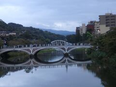 浅野川大橋

ひがし茶屋街から主計町茶屋街まで歩いていきました。
少し日が暮れてきてまた良い雰囲気です。