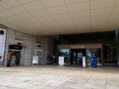 11:10　MOA美術館

駅前からバスに乗りMOA美術館へ。
山道を登って上の方に美術館がありました。