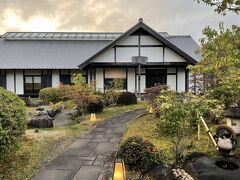 夕食は三木の「佳豊」。精肉店が経営する、しゃぶしゃぶ・すき焼き店です。敷地も広く、贅沢な感じです。