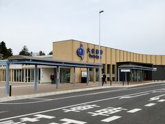 道路を挟んで　内陸側に新しい道の駅ができてました
立派ですね
トイレ休憩と　お買い物をします

あれ　昨日で販売終了のはずの
みやぎ認証店応援食事券が　売っています
10.000円買うと　12.000円の金券が使えてお得なんですよね
うちですでに　40.000円(48.000円)買ったけど
結構使っちゃったので　迷わず10.000円買いました

そしたら　手持ちの現金が3.000円以下になっちゃいました
さすがに　それでは心細いので
後でどこかで　降ろしましょう