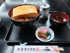 駅から徒歩数分のかねよさんで
鰻丼に大きな厚焼き玉子が乗った
名物のきんし丼を頂きます。
吸い物は湯葉を選択、ちょっぴり
贅沢に『上』を頼みました。