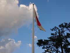 出雲大社に、何度目だろう来ました。
まえは、ほとんど人がいないのに、神在月だからか？平日なのに、土日かのような人がたくさん来ていました。
この時間なのに。
事前に電話で夜の8時まで参拝出来ると言っていたので、きたのに！(*_*)このあと、ショックな出来事が