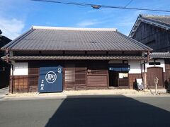 裏側を歩き続けて、東海道に出ます。
駒屋の前をテケテケ。