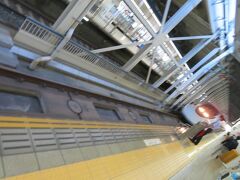 12番線にこだま860号岡山行きが入って来ました。
この列車は博多南駅から博多南線としてやって来ました。