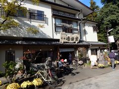 お蕎麦屋さんの元祖嶋田家です。

江戸時代からの寺の名物「深大寺蕎麦」は、その名を知られています。