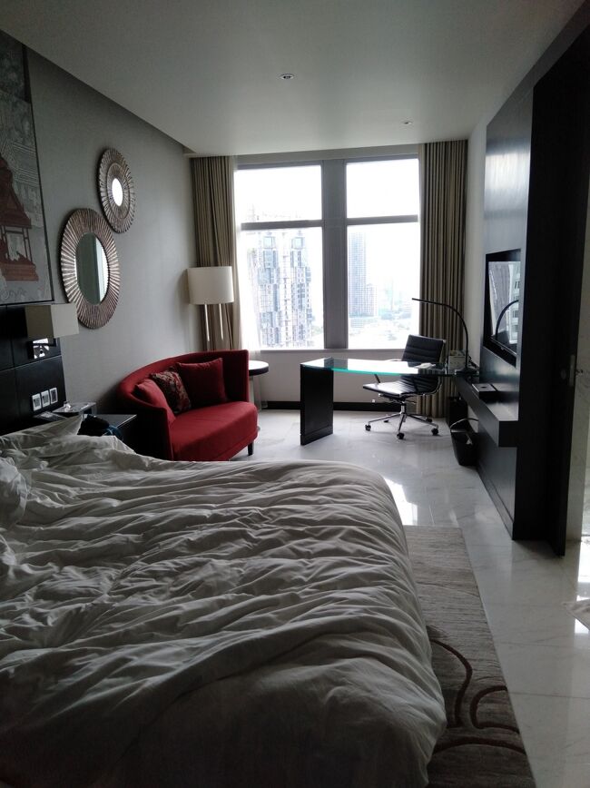 ホテルの部屋も私には十分広くオシャレでした。