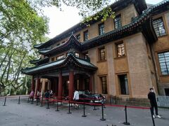 本日最後のスポット。1931年に建てられた蒋介石の官邸で、通称美齢宮。中国風ながら中はモダンな造りで保存状態も良く、当時の華やかな生活が蘇る。