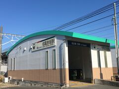 午前１０時名電赤坂駅スタート。
実は９時３０分頃のスタートを予定していたのですが、JR東海道線新所原駅と二川駅の間で人が立ち入ったとかで、電車が暫く停まってしまいました。そのため、予定より３０分遅れてのスタートとなってしまいました。
無人駅でしたが、前回のJR飯田線小坂井駅のようなことはなく、切符売場も自動改札機もありました。