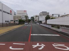 一駅先の鈴木町駅。味の素の専用駅みたい。
工場へのアプローチの途中に駅がある。なので車は駅に近づけません。
歩行者はOK。