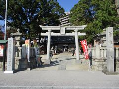 岡崎城の東に鎮座する菅生神社です。

創建は725年と非常に古く歴史のある神社です。
