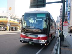 札幌から乗車してきた中央バスが無事に時間通りに小樽駅前に到着しました