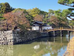 和歌山駅から徒歩15分くらいで
和歌山城に到着。